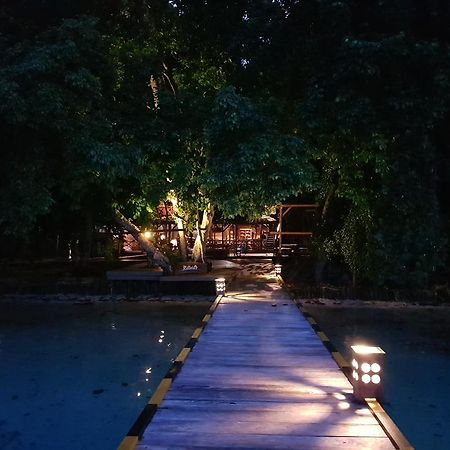 Raja Ampat Dive Resort Tapokreng Ngoại thất bức ảnh
