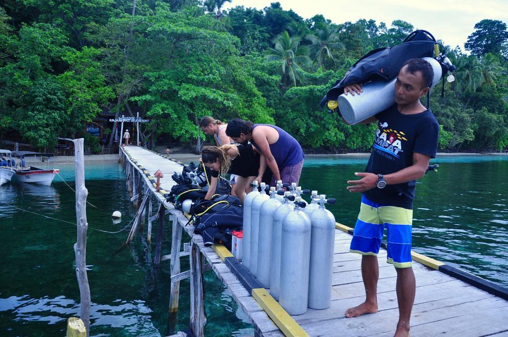 Raja Ampat Dive Resort Tapokreng Ngoại thất bức ảnh