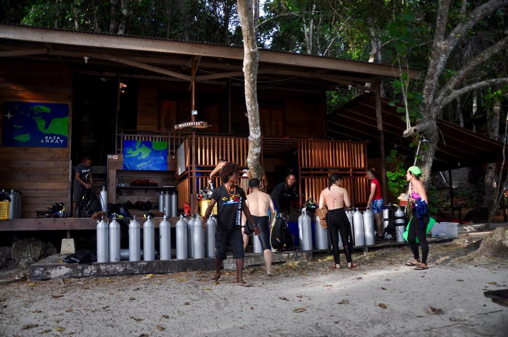 Raja Ampat Dive Resort Tapokreng Ngoại thất bức ảnh