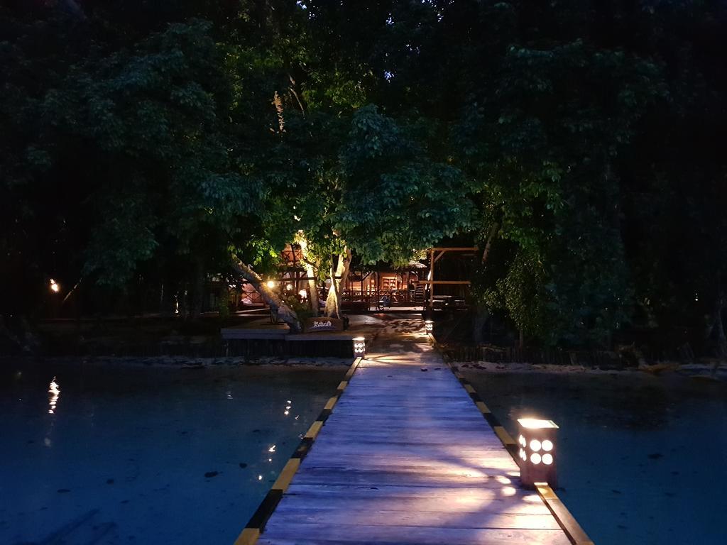 Raja Ampat Dive Resort Tapokreng Ngoại thất bức ảnh